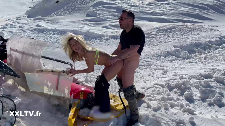 XXLTVFR: Snowy Sex Break