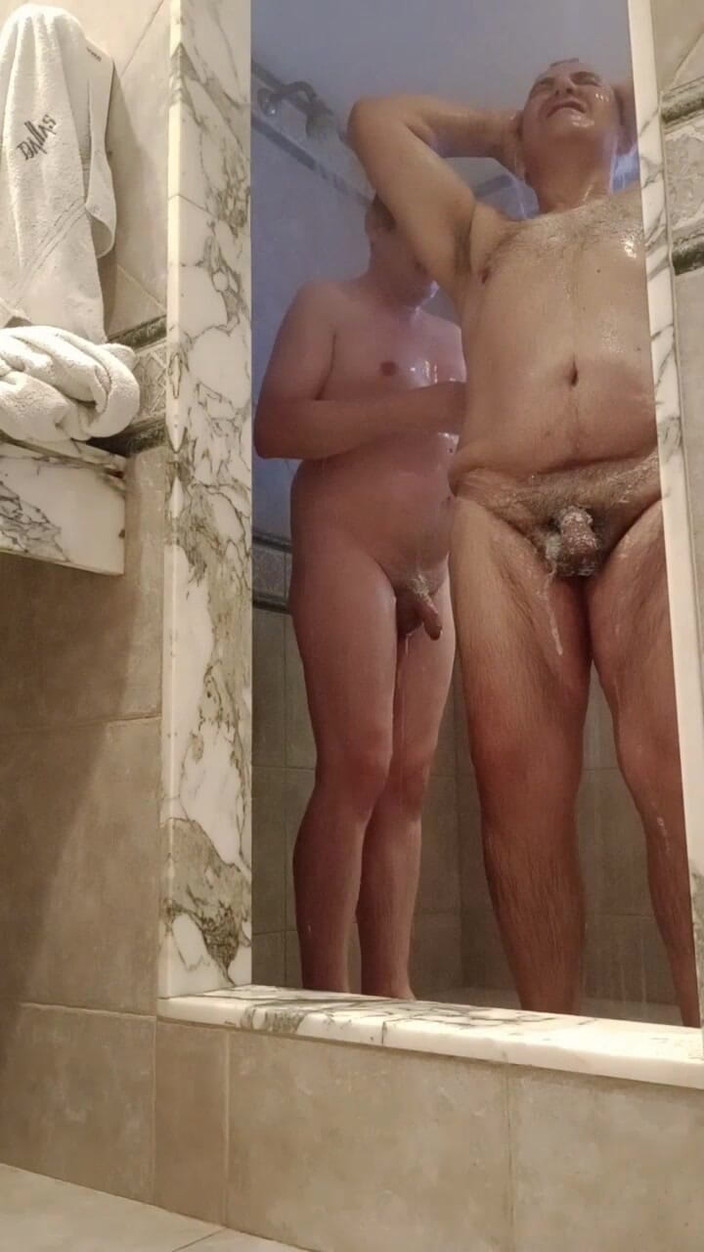 Osoandcub: Oso a cub se spolu sprchují - bez sexu