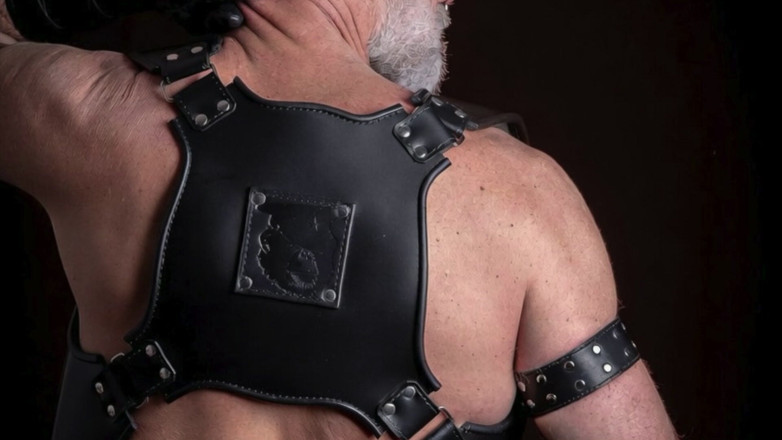 MusclesCigarsFFPig: Zoutoplossing, masturbatie met manwan en het pompen van het balzak...