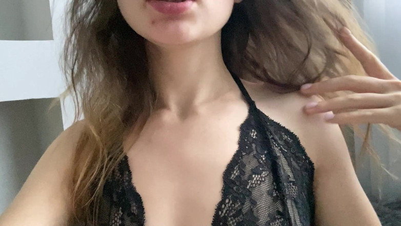 SexyMissMe: Gorąca owłosiona dziewczyna palcami jej cipki