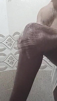 Pancutan mani di bilik mandi
