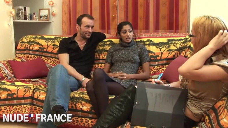 Nude in France: Şişman yarak, bir beyaz amcık ve bazı Arap göğüsleriyle ırklararası üçlü seks