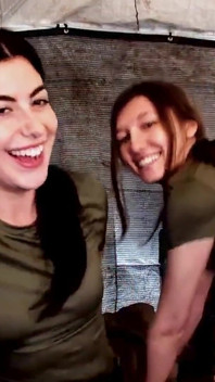 Geile Soldaten Live-streamen Lesbisches Arsch Spanking, Große Natürliche Titten &behaarte Muschi Fingern