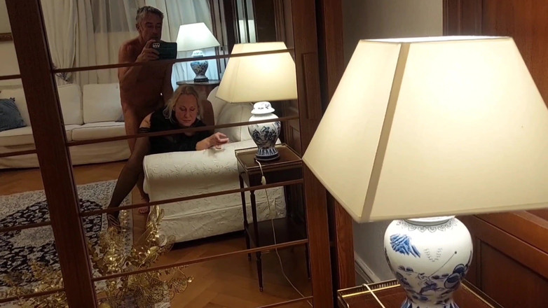 Selena701: Güzel Sarışın Selena Poz Veriyor Ve Seks Yapıyor