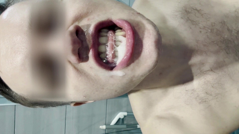 Throateman: Young taille la pipe la plus sensuelle de ma vie