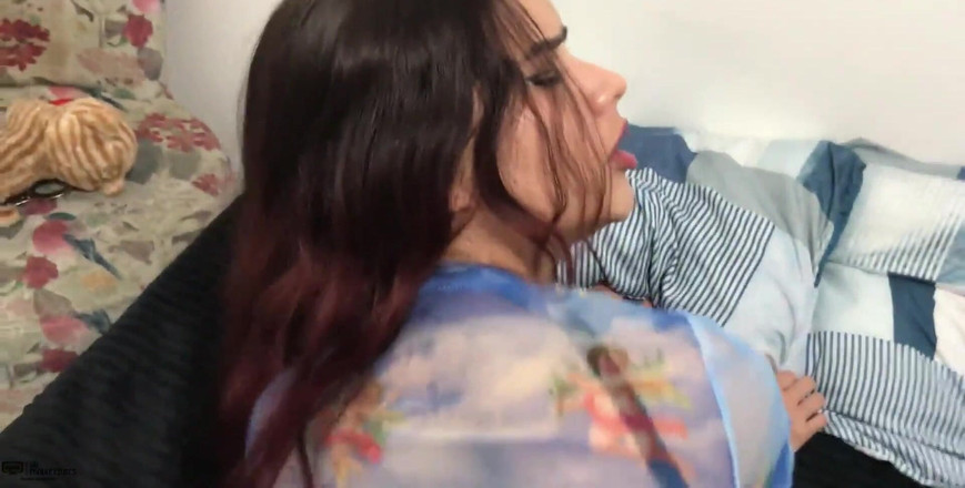 MAFELAGO: Nadržená nevlastní sestra jezdí na péru svého nevlastního bratra