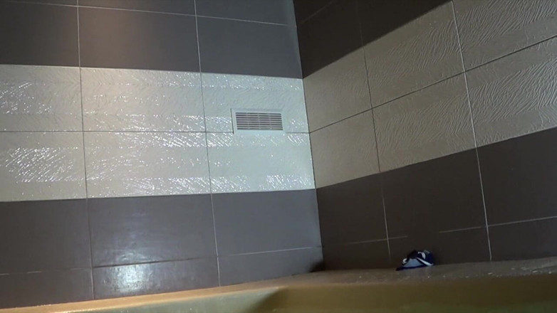 RAW PORN SPY CAM: Webcam in jacuzzy mit Viktor rom und aymeric deville