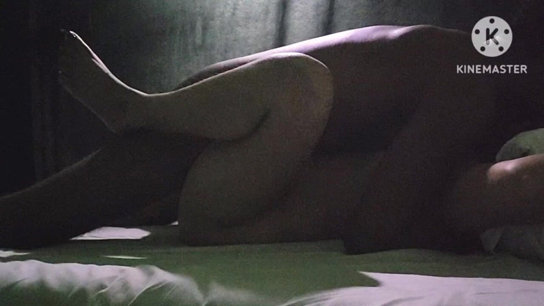 Housewife 69: Mam szansę przelecieć moją przyrodnią przyrodnią siostrę w ciemną noc