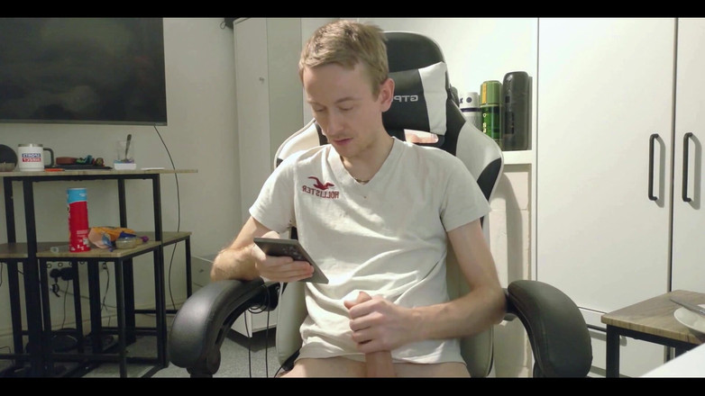 The Max Powers: 32 min estim goon sesh santa scopata...