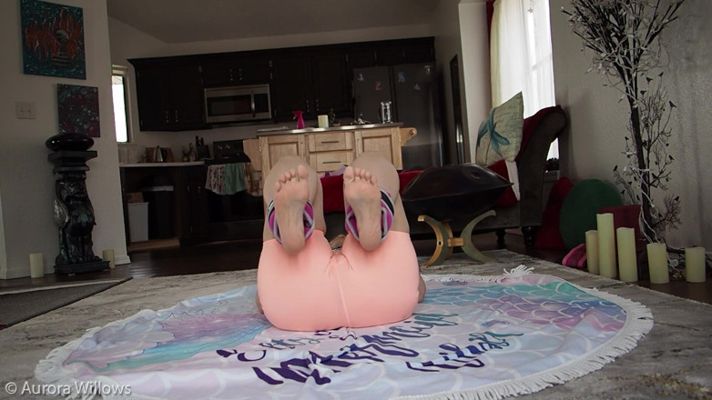 Aurora Willows: Behind the scenes leg workout