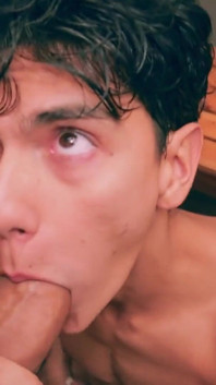 Si cewek hot latino camilo brown dientot gaya doggy habis-habisan sama dave lion di ruangan sauna