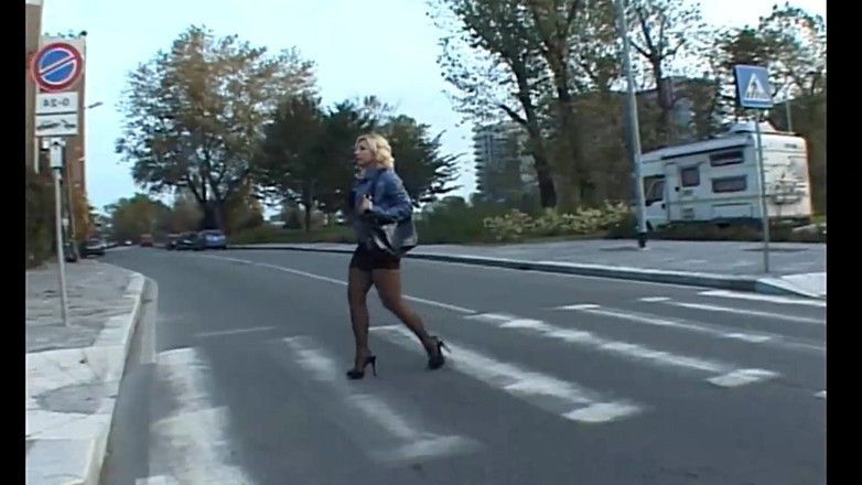 Out Sexxx: Je to moje žena