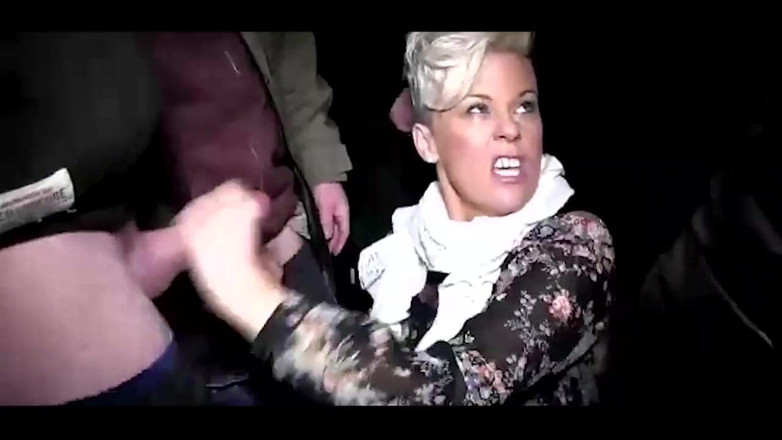 Creampie Clinic: MILF En Público Cazando, Chupando Y Tratamientos Faciales