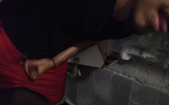 AlexAlejandro13: Słomka w toalecie była konieczna. Naprawdę bardzo to lubisz.