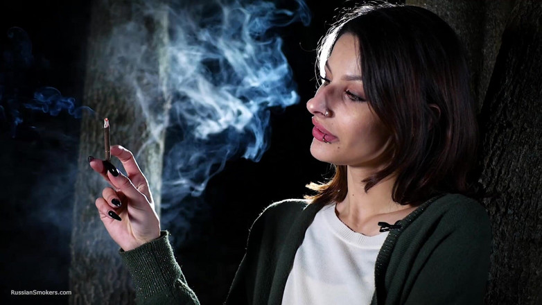 Russian Smokers: Sweet Russian Girl Smoking Cigarette Outdoor Daylight