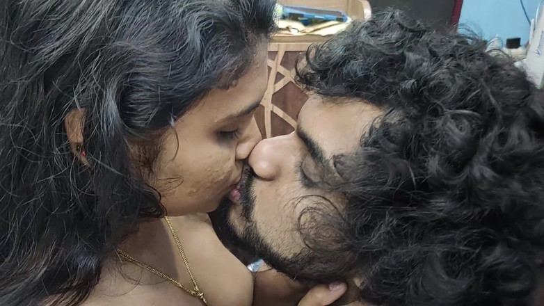 Vaigavarun45: Malayali casal quente romance com peitos chupam