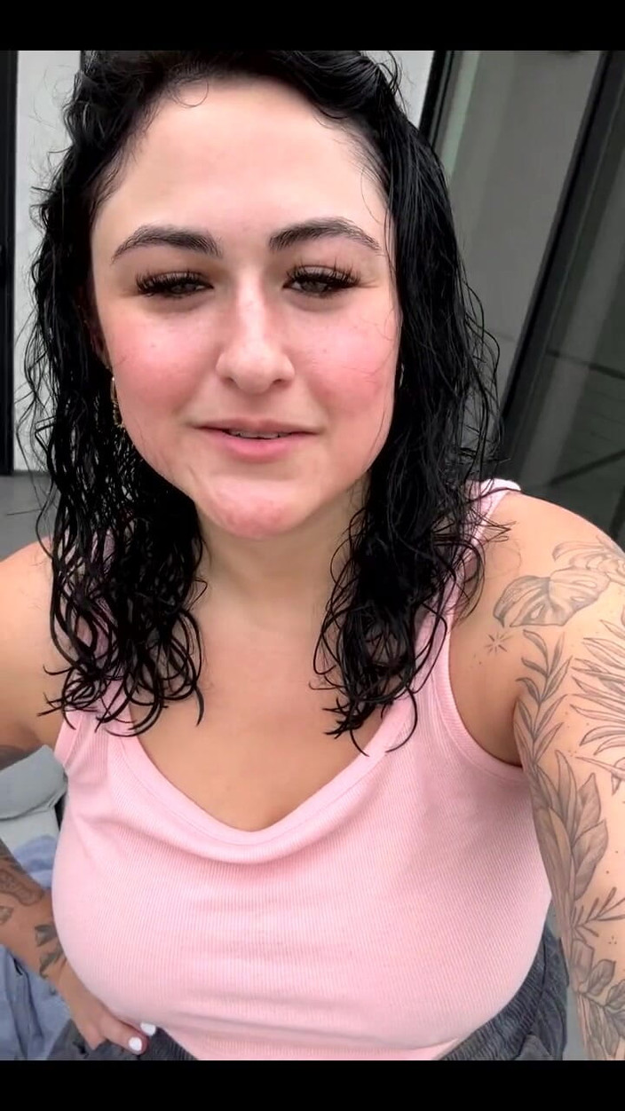 Josie Jaxxon: 早上好来自 la 的奶子！