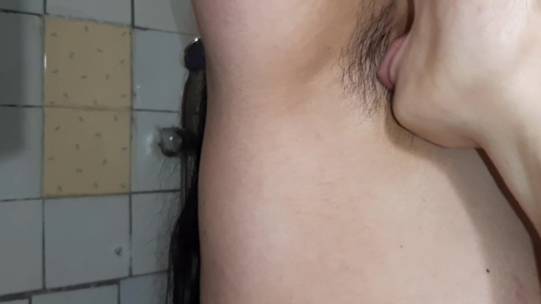 Lesbian-illusion: Я пописав їй в рот, а потім вона лизала мою пизду, соски і пахви - lesbian-illusion