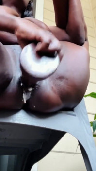 Squirting, hämmert meine muschi mit monsterdildo