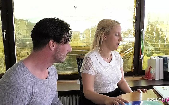 Full porn collection: Deutschlehrerin verführt kurvigen teenager Jana Schwarz zum ficken zu hause