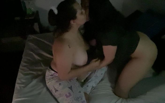 Zoe &amp; Melissa: Hard Lesbian Scissoring Before Going to Bed