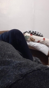 Rychlý lesbický sex na posteli