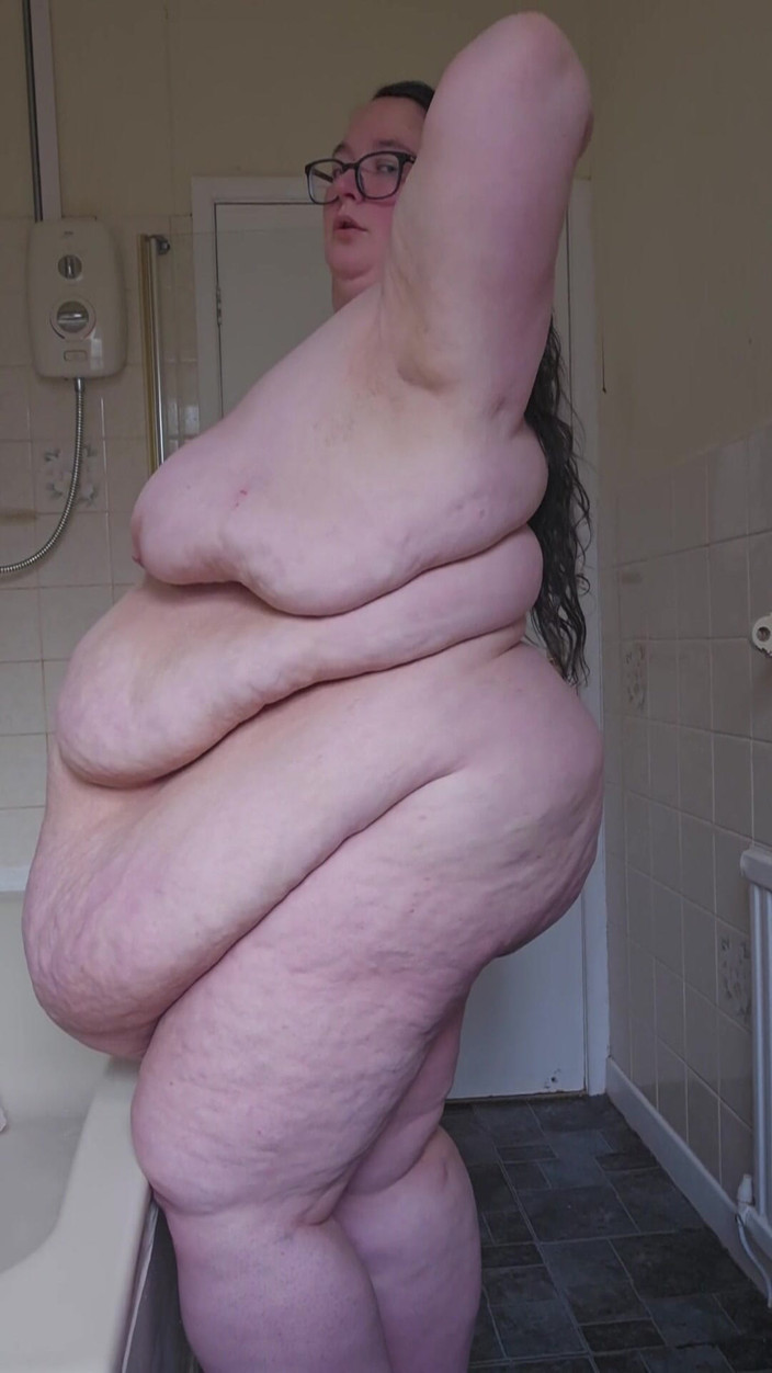 SSBBWLadyBrads: SSBBW göttin badezimmerstreifen und Laufsteg