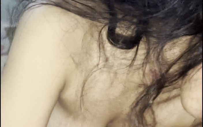 NikiRathod: Cewek ini suka banget dudukin kontolku dengan posisi cowgirl