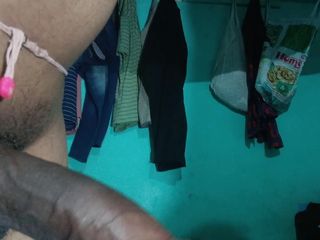 HOT BHABHI PUSSY: Невістка відкрила штани зятя і смоктала його пеніс, потім прикинулася білою і трахнула її