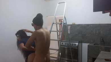 Martin13: 電気技師は美しい顔立ち、運動能力の高い体、そして大きなペニスを持っています。彼が仕事中に抱いた