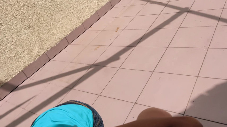 Moo DBOXXX: Una madre venditrice di caramelle per strada succhia il mio...