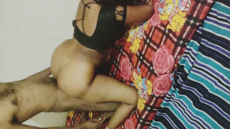 IndianCouple11: Desi manželka velký zadek Fuking Pozice zezadu Domácí tvrdé core šukání...
