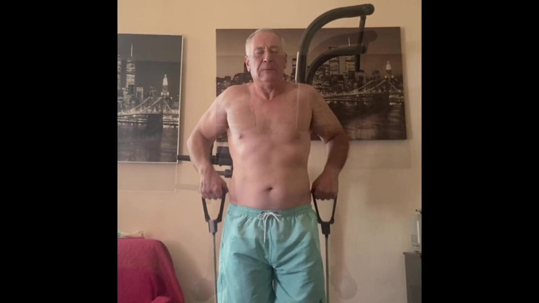 Alex Art: Sportif adam videoda mastürbasyon yapıyor