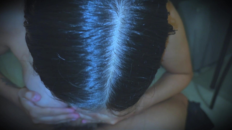 LoverDevilx: 她渴望一根巨大的鸡巴，她给了一个大口交，直到她把所有的乳汁都弄出来
