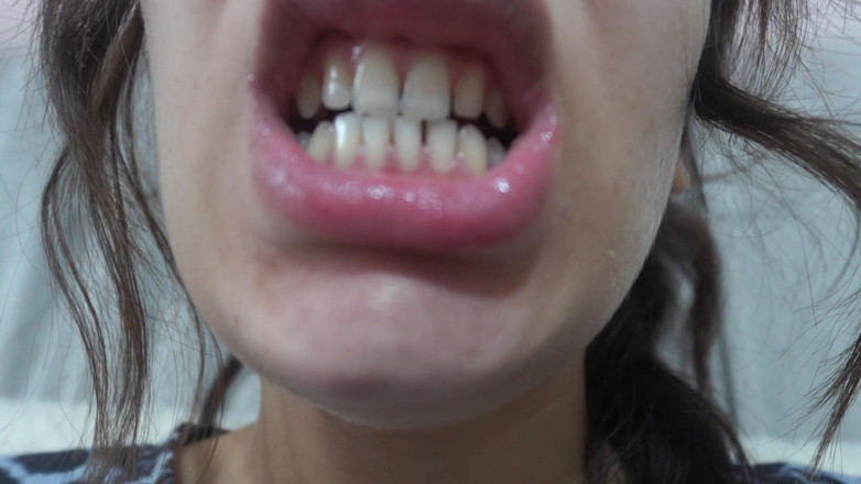 AmayaMori: La mia sorellastra indiana mi mostra nella sua bocca la...