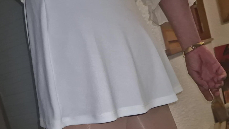 SavageHeater59: Pengamat pantat rok pendek putih