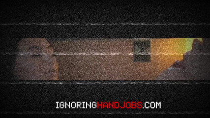 Ignoring Handjobs: L'eccitante mora ama solo giocare con le palle e presborra...