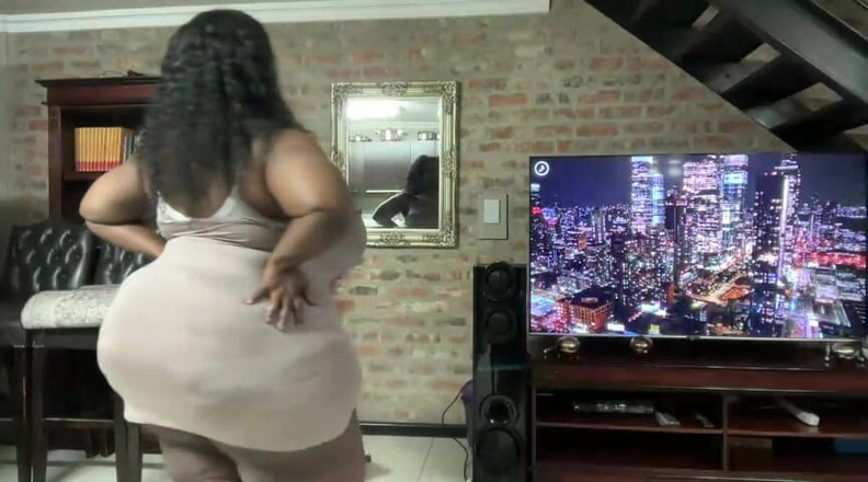 Legendary Booty Overdose: Black giantess चिढ़ा रही और कराह रही है
