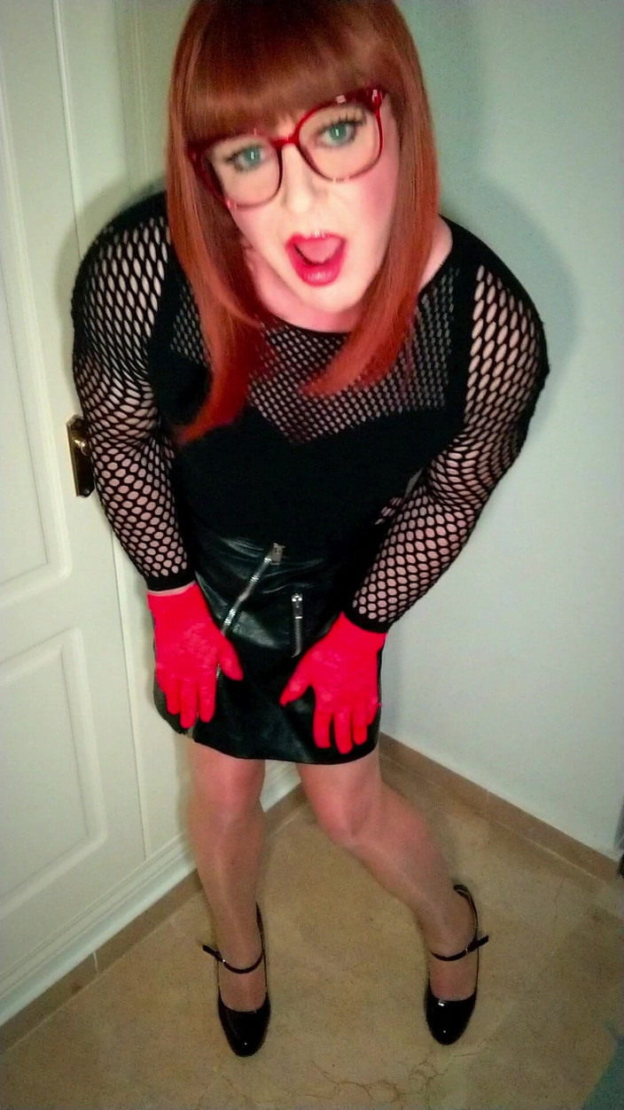 Emma Browne: クロスドレッサーラテックス