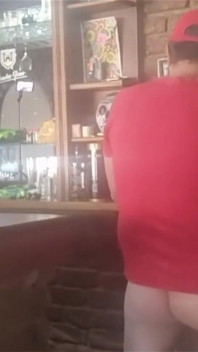 Esmer orta yaşlı seksi kadın arkadan sikiliyor