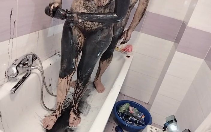 Amateur_MS: Un couple amateur prend un bain, femme à la chatte poilue,...