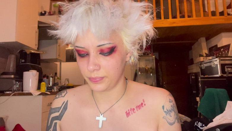 Glitterqueen1999: 3 Video Merokok Baru Bertelanjang Atas