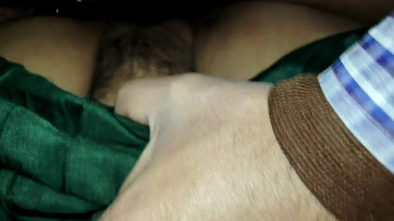 Varma gi: ヒンドゥー教のセクシーな女性のロマンス動画