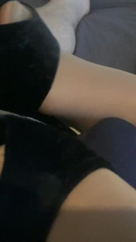Boquete em meia-calça leve e saltos de uma milf muito puta e sedenta de porra