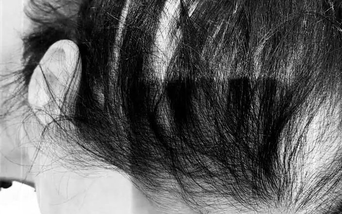 HerculesnVENUS: Cewek sange kulit hitam dan putih ini lagi asik nyepong...