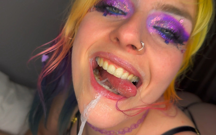 Kris Rose: Trans Domme Scopa Ragazza Violenemente: Imbavagliata, Gola Scopata E Sculacciata