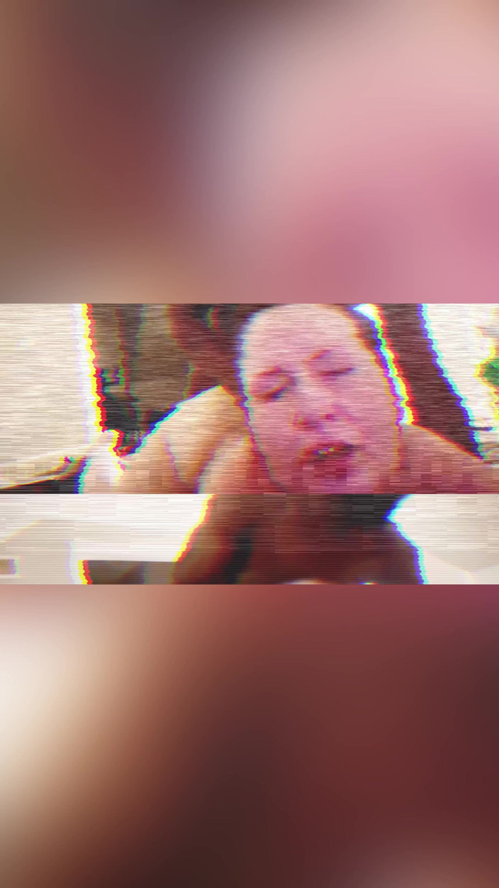 Thekookiejar: Белая девушка с большой попкой показывает, что у нее толстая задница