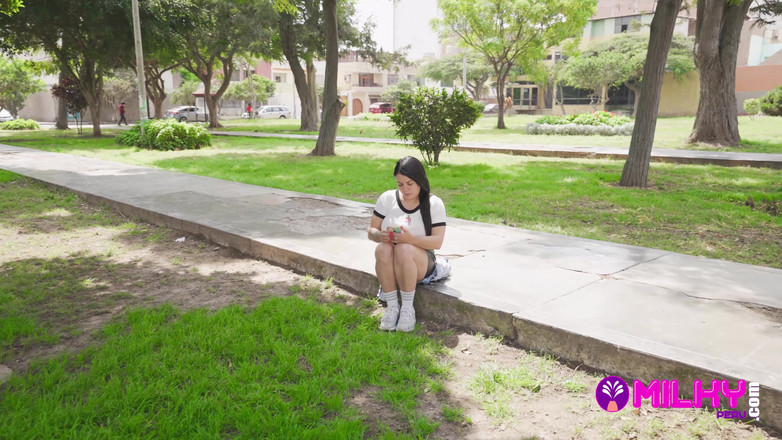 Milky Peru: 大奶子和美味阴户的Luhana熟女