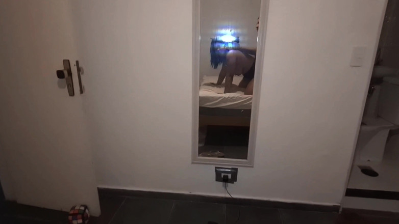 Lukas Zaad: 秋千屋里的屁股：我操了那个裸体荡妇，然后射了进去！