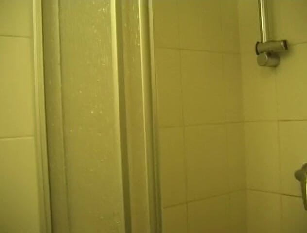 Flash Model Amateurs: Amateur blondes küken masturbiert im badezimmer